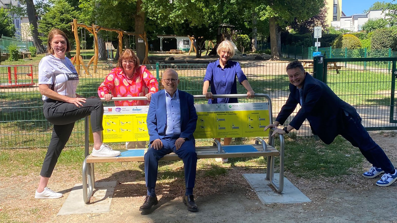 Groß (Foto Einweihung Fitnessbank)